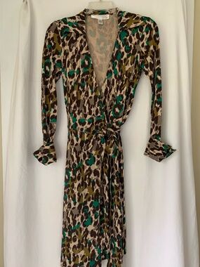 Diane Von Furstenberg Vintage 100% silk 'Judy Wrap Dress' in a leopard print
